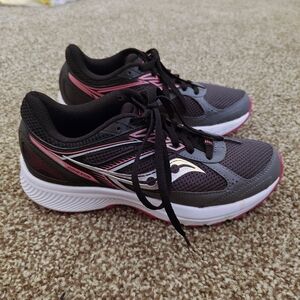 Saucony Cohesion 14 Running Shoes Women's 7.5M in Grey/Hot Pink